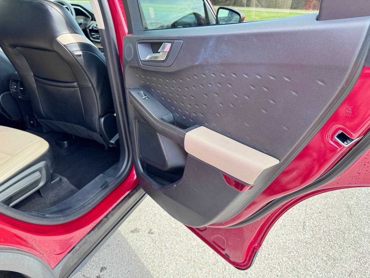 Used 2020 Ford Escape Titanium image 14