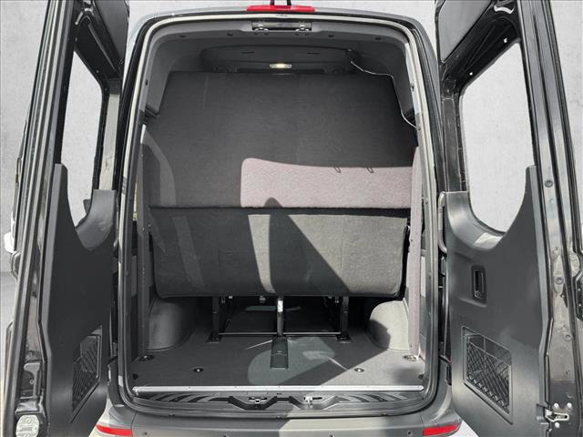 Used 2023 Mercedes-Benz Sprinter 2500 image 8