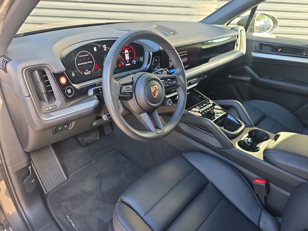 Certified 2025 Porsche Cayenne image 4