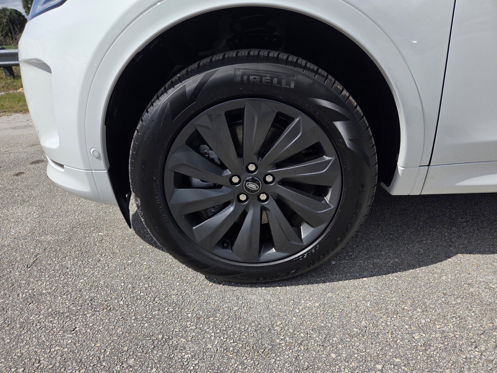 New 2025 Land Rover Discovery Sport S image 9