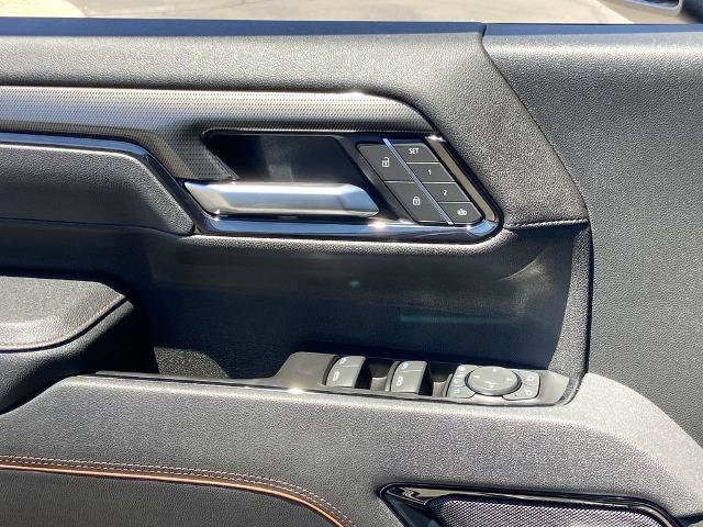 Used 2025 GMC Sierra 2500 AT4 w/ Technology Package AWD/4WD image 19