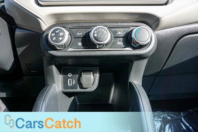 Used 2021 Nissan Versa SV FWD image 28