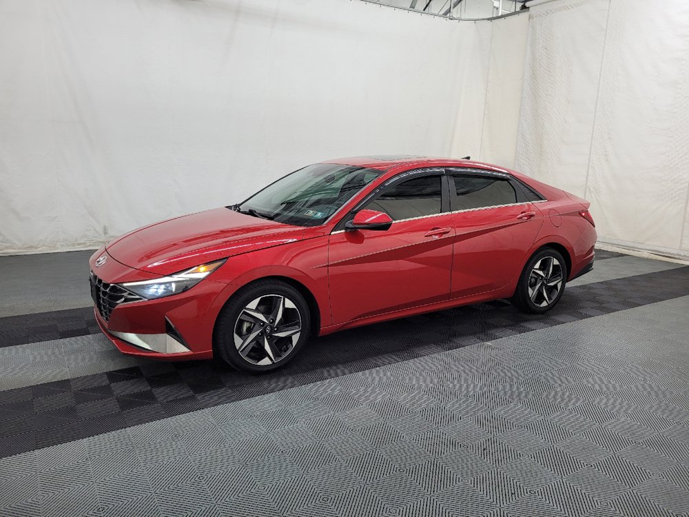 Used 2023 Hyundai Elantra Limited w/ Preferred Accessory Package FWD image 2