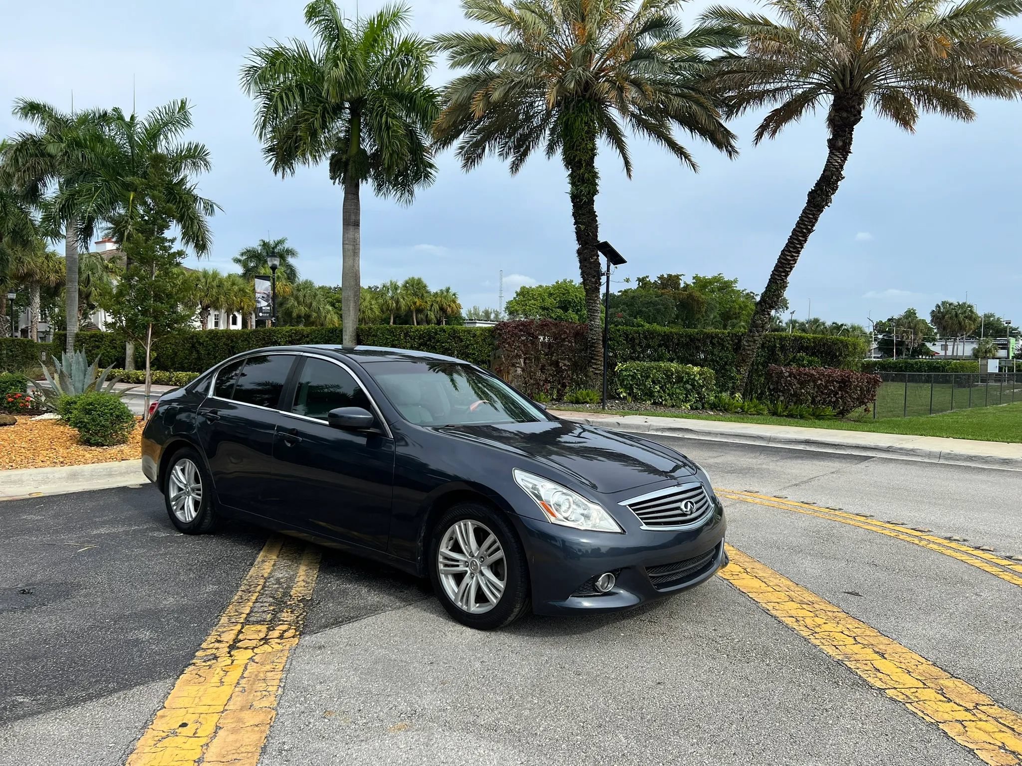 Used 2010 INFINITI G37 Sedan RWD image 2