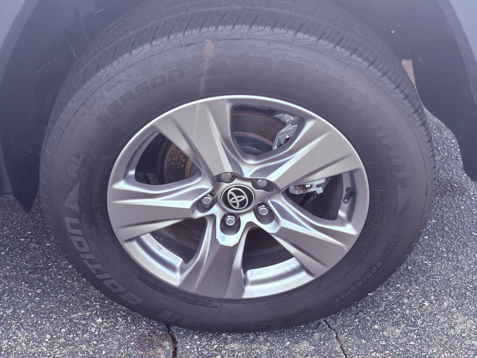 Used 2024 Toyota RAV4 XLE FWD image 14