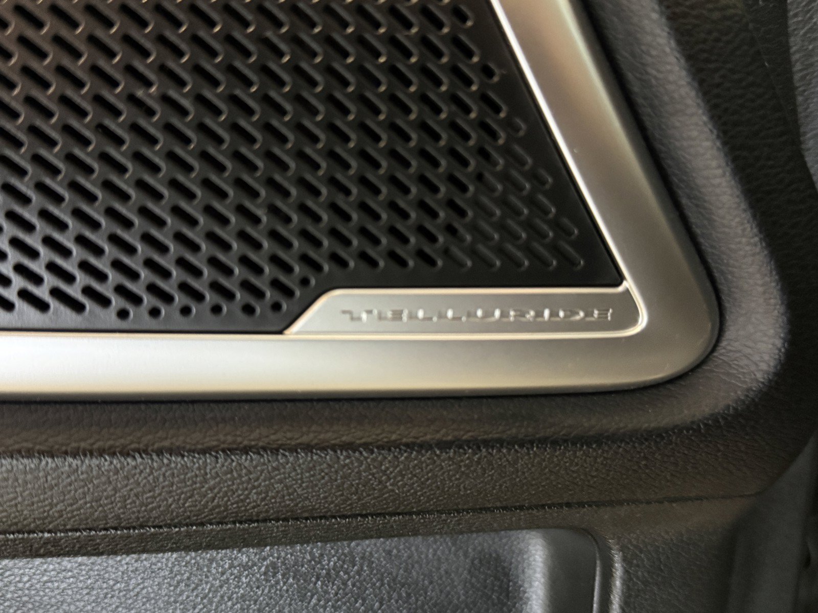 Used 2023 Kia Telluride S AWD/4WD image 23