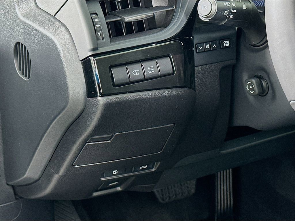 Used 2024 Lexus ES 350 Ultra Luxury w/ Accessory Package (Z2) image 10