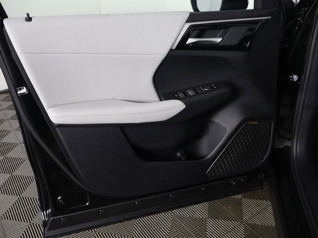 New 2025 Mitsubishi Outlander SE image 27