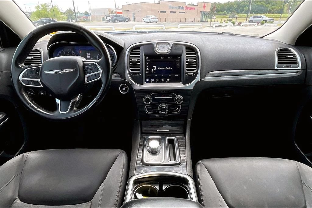 Used 2022 Chrysler 300 Touring w/ Sport Appearance Package RWD image 5