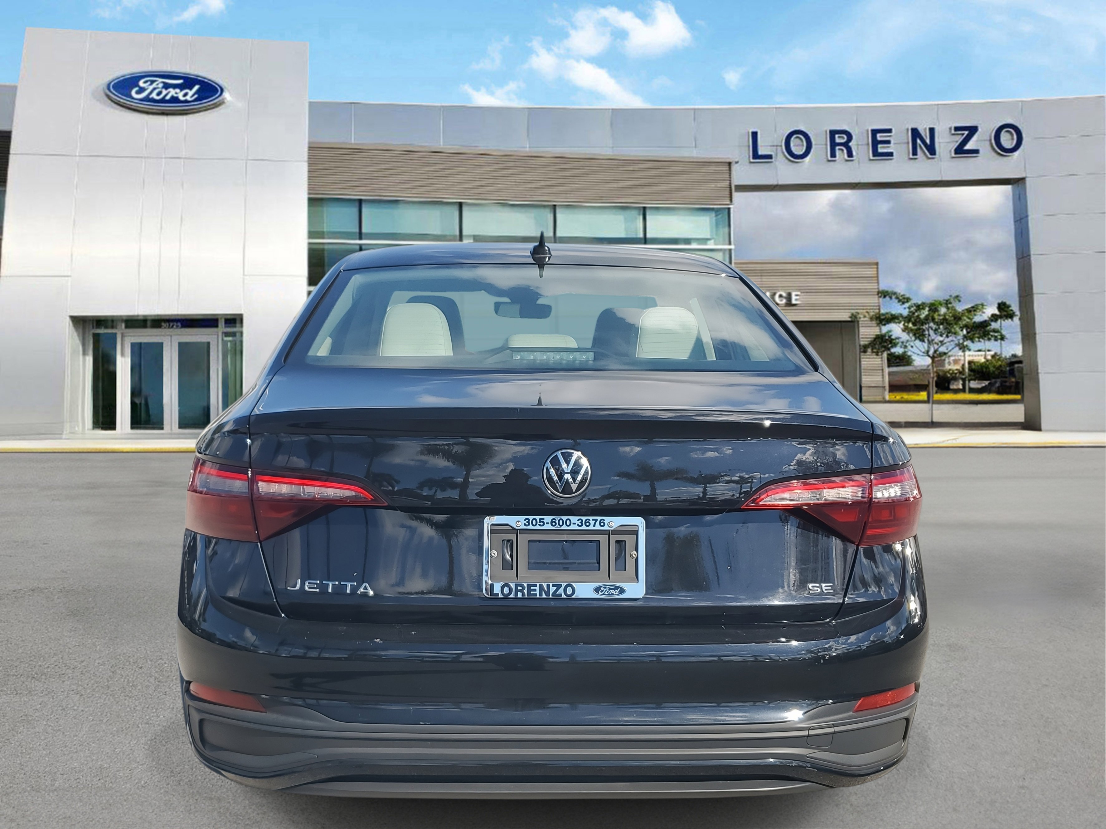 Used 2023 Volkswagen Jetta SE w/ Panoramic Sunroof Package image 5