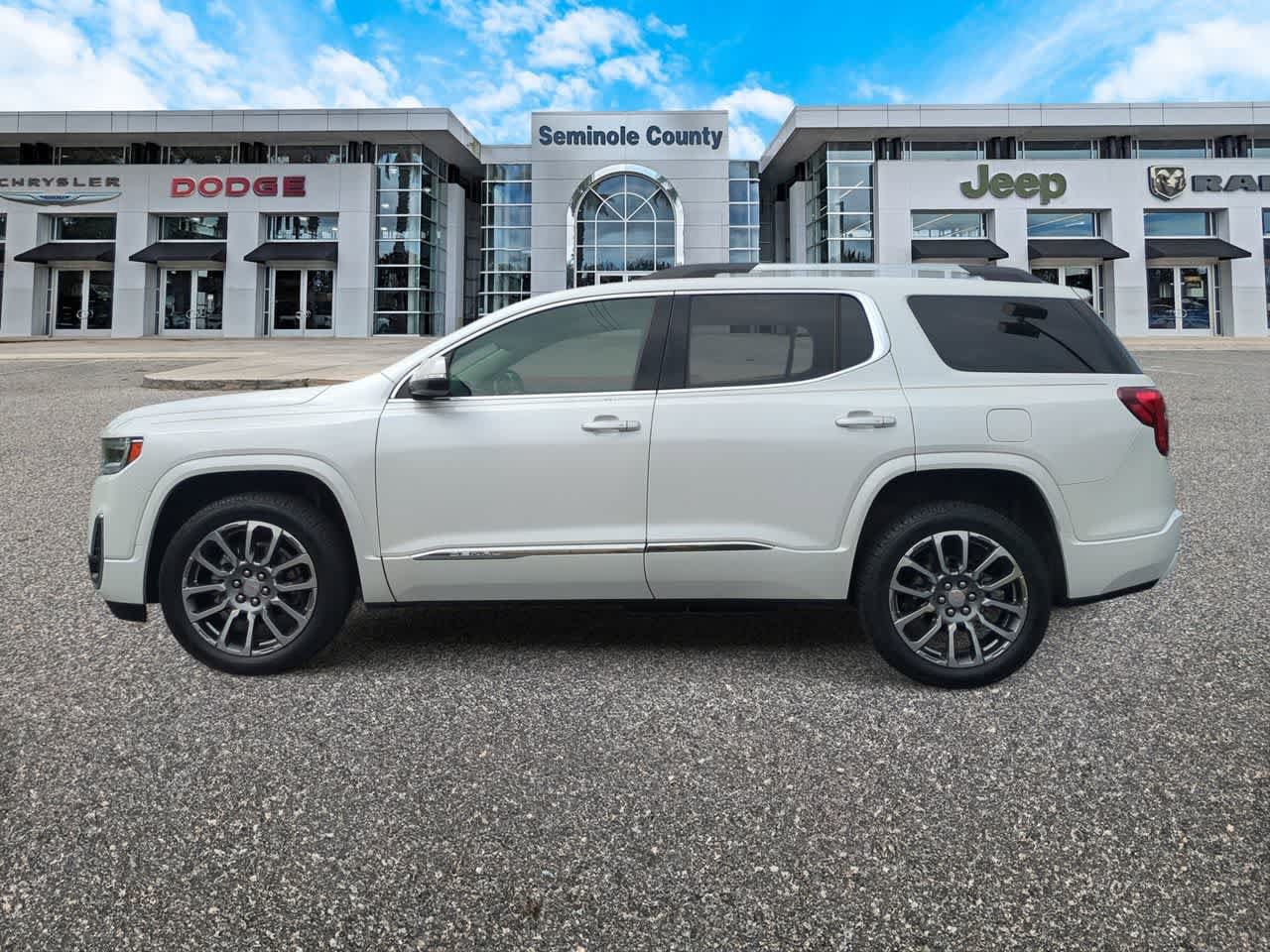 Used 2022 GMC Acadia Denali w/ Denali Technology Package FWD image 5