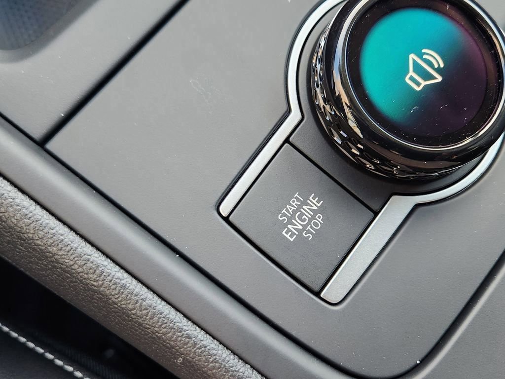 New 2026 Volkswagen Tiguan SE image 12