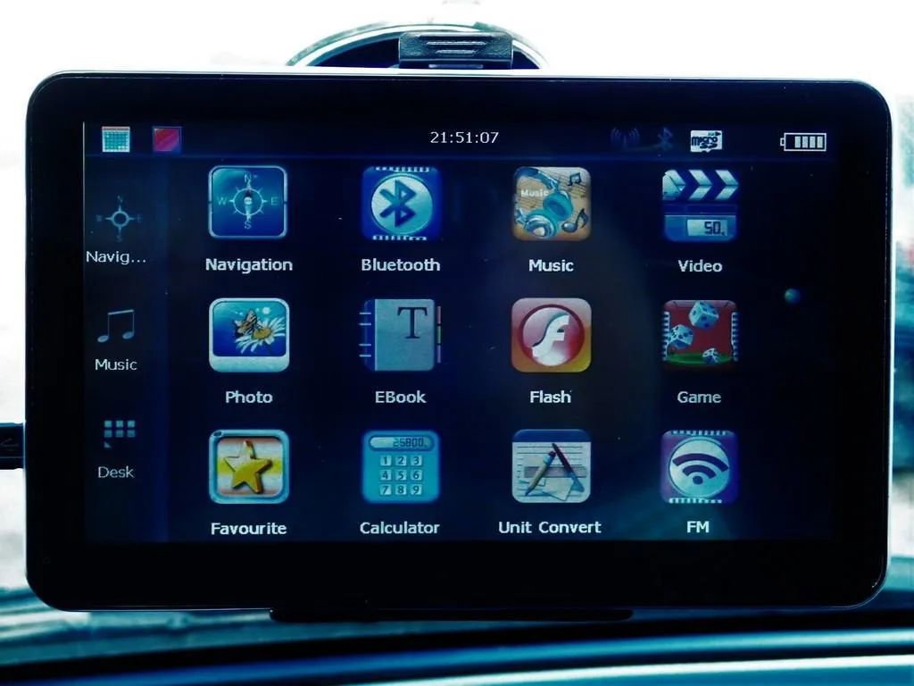 Used 2013 Toyota Yaris LE image 28