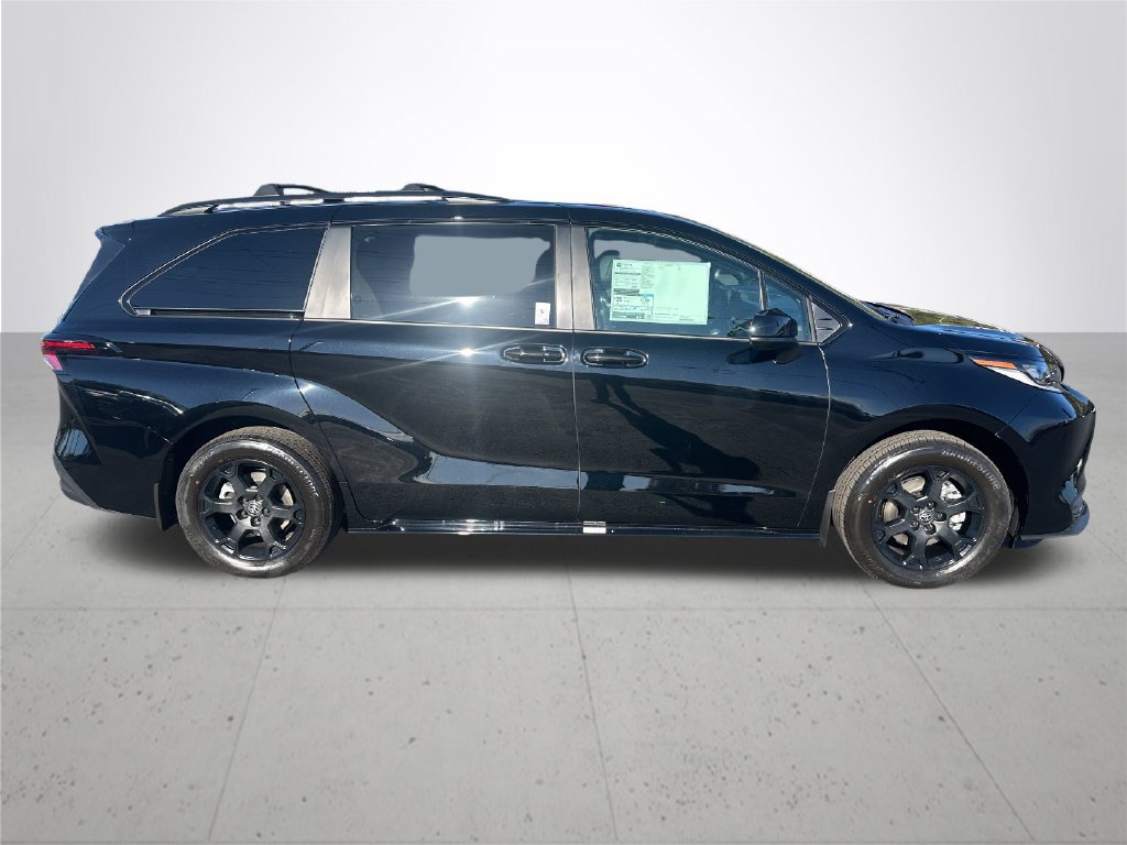 New 2026 Toyota Sienna XLE Woodland Edition AWD/4WD image 6