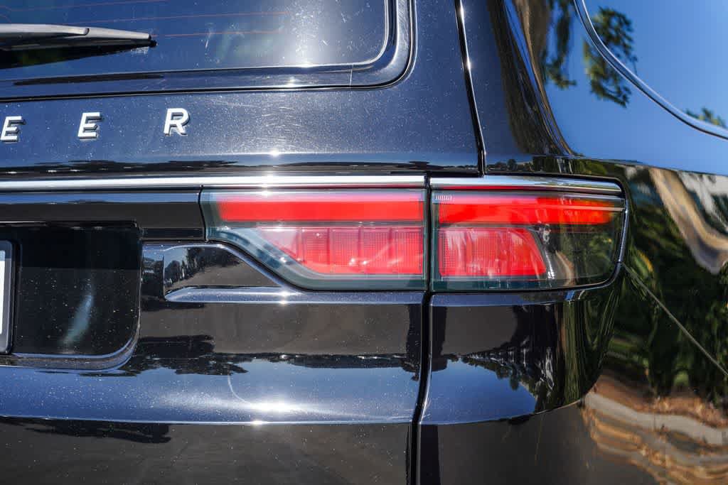 Used 2023 Jeep Wagoneer L Series II AWD/4WD image 6
