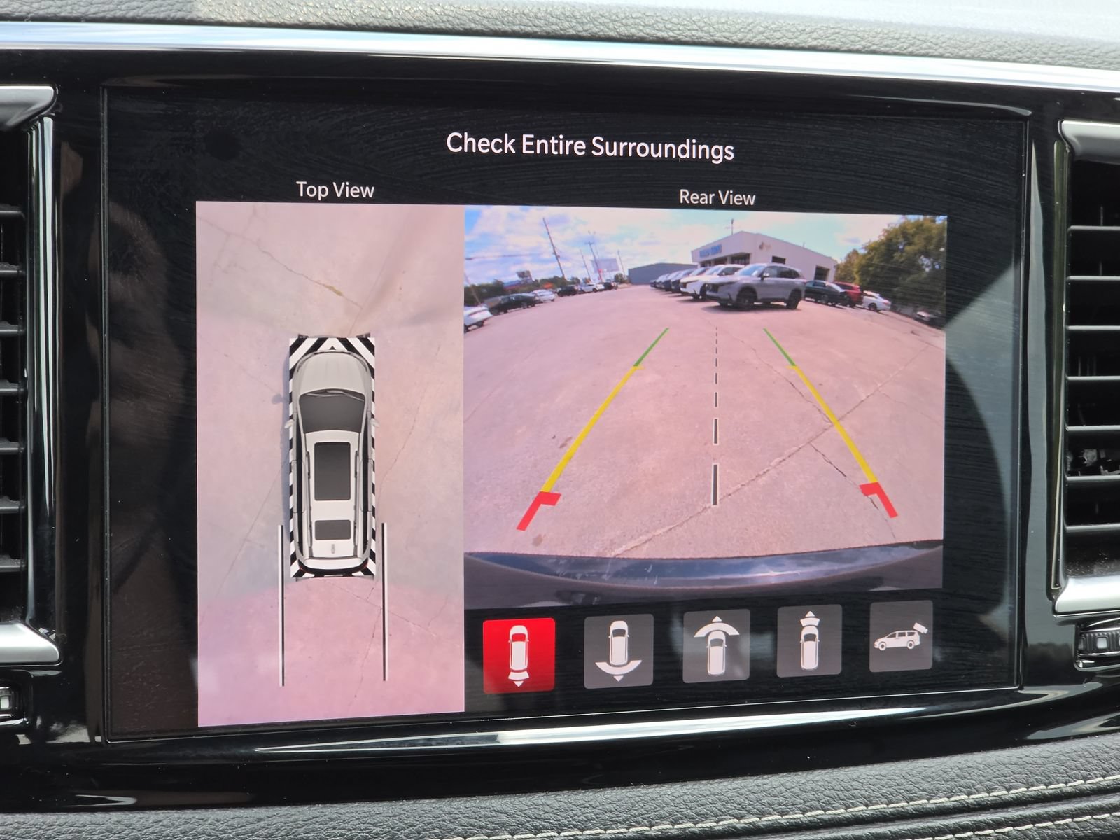Used 2024 Chrysler Pacifica Premium FWD image 29