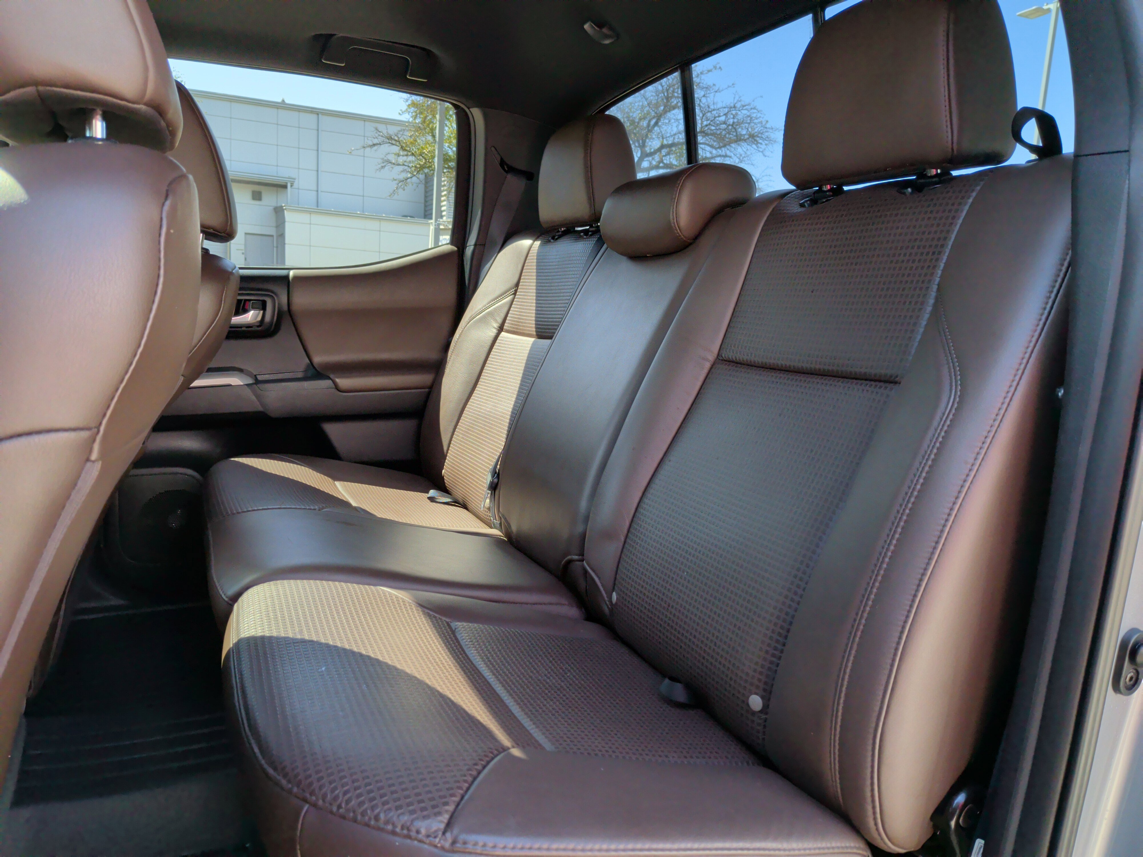 Used 2018 Toyota Tacoma Limited image 32