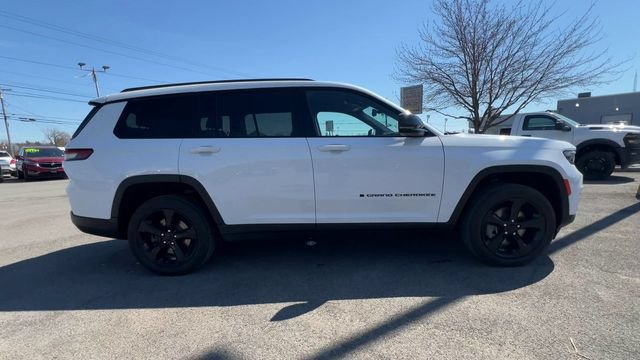 Used 2023 Jeep Grand Cherokee L Laredo AWD/4WD image 9