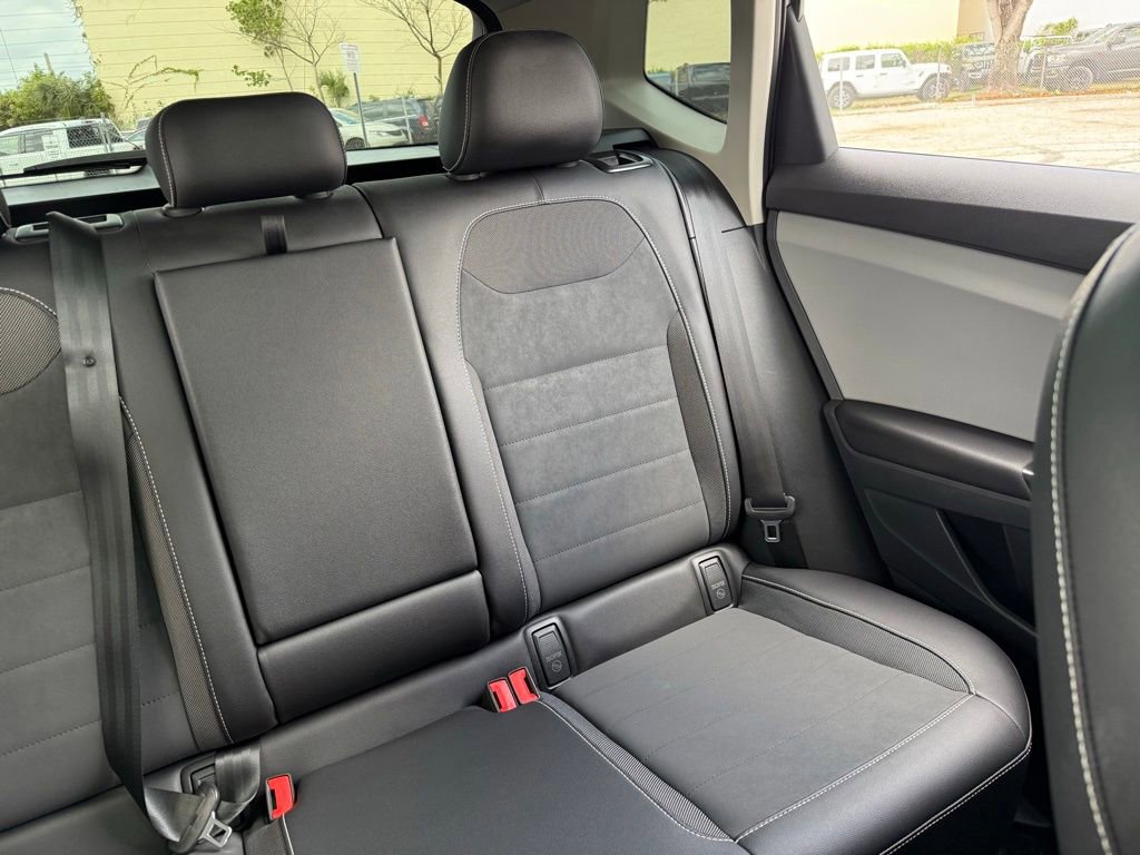 Used 2023 Volkswagen Taos SE w/ Panoramic Sunroof Package image 15