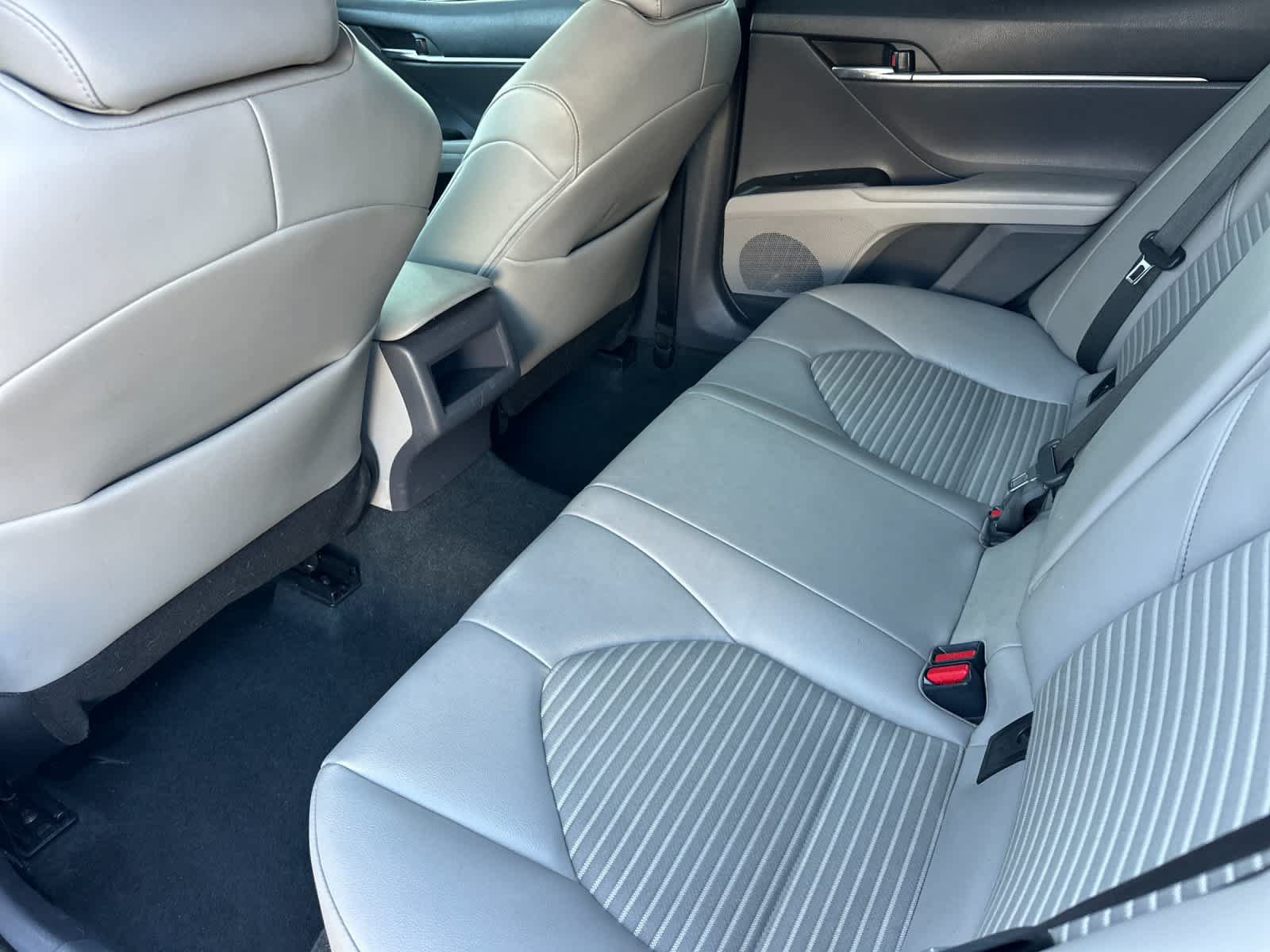 Used 2023 Toyota Camry SE FWD image 5