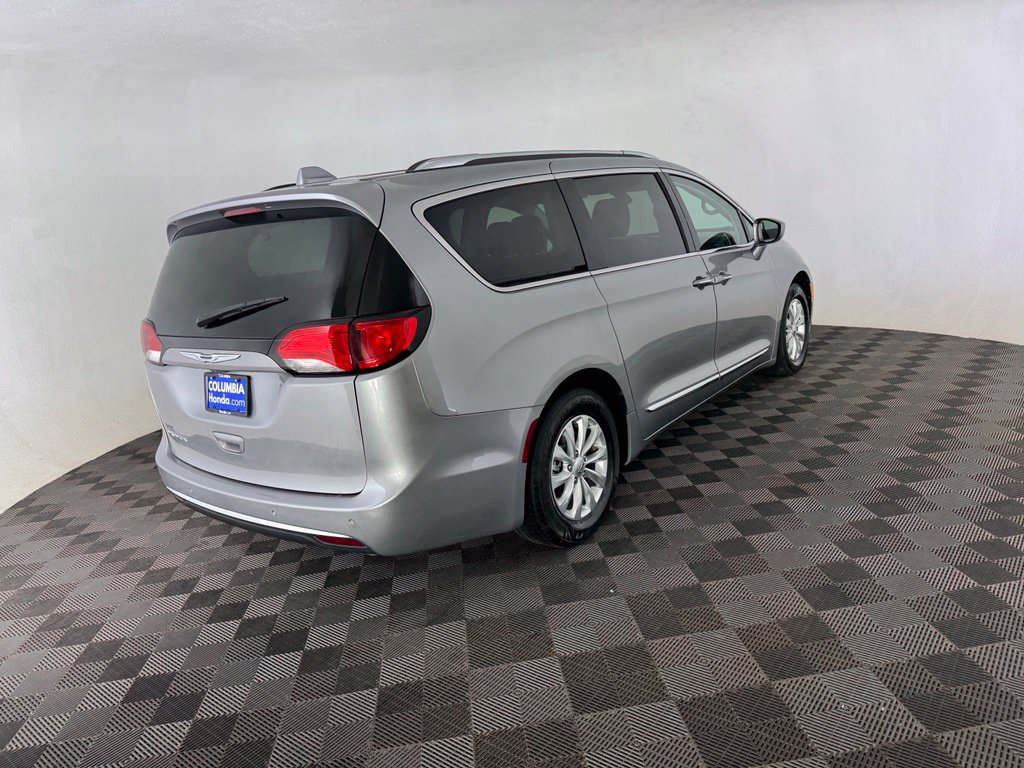 Used 2018 Chrysler Pacifica Touring-L FWD image 7