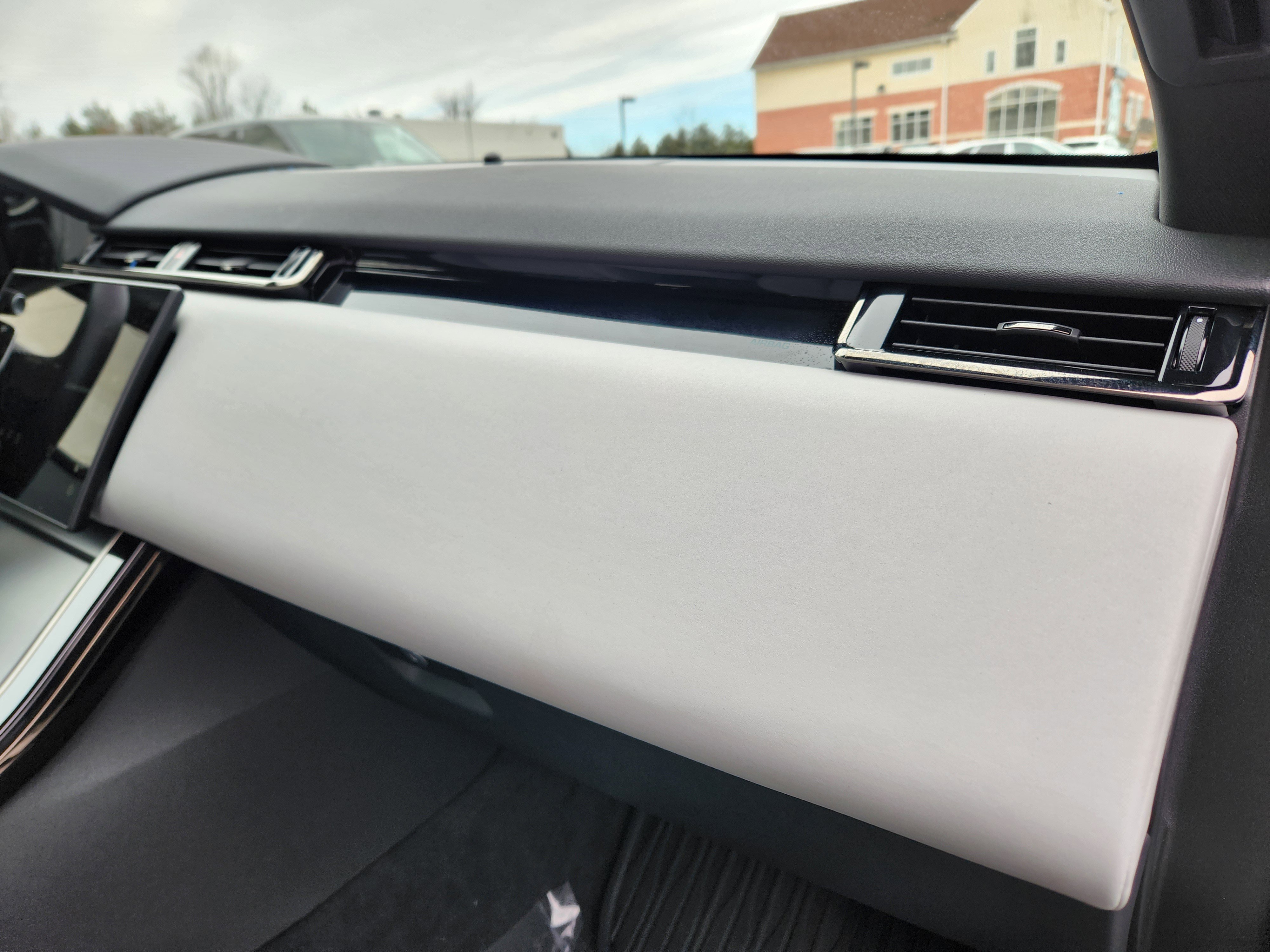 Certified 2026 Land Rover Range Rover Velar S AWD/4WD image 17