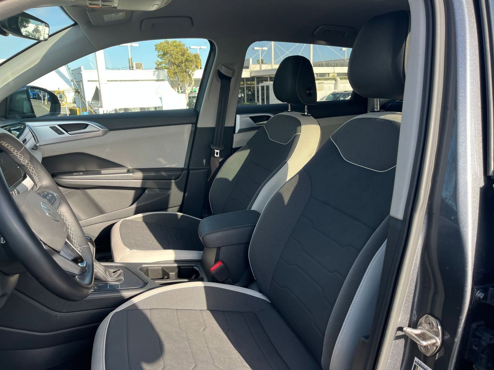 Used 2025 Volkswagen Taos SE image 37