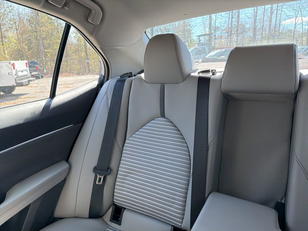 Used 2024 Toyota Camry SE image 12