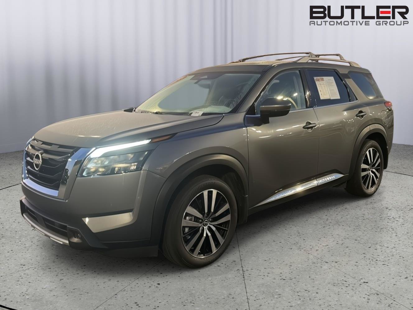 Used 2025 Nissan Pathfinder Platinum w/ Lighting Package (N92) AWD/4WD image 2
