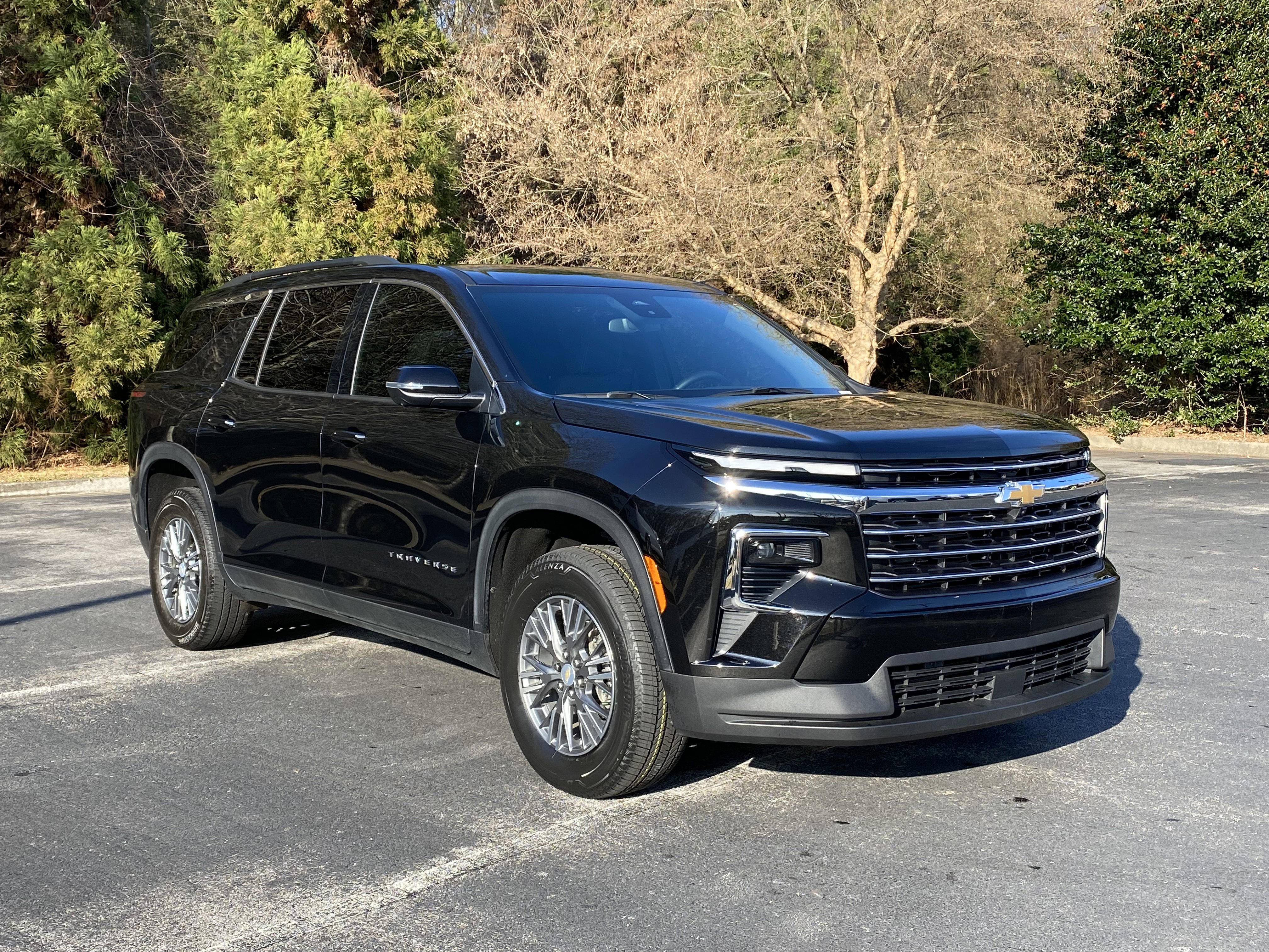 Used 2024 Chevrolet Traverse LT w/ Trailering Package image 2