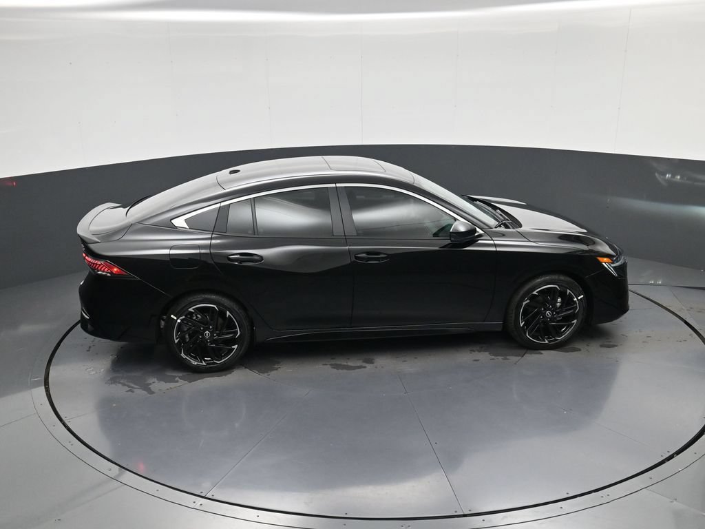New 2026 Nissan Sentra SR w/ SR Premium Package FWD image 33