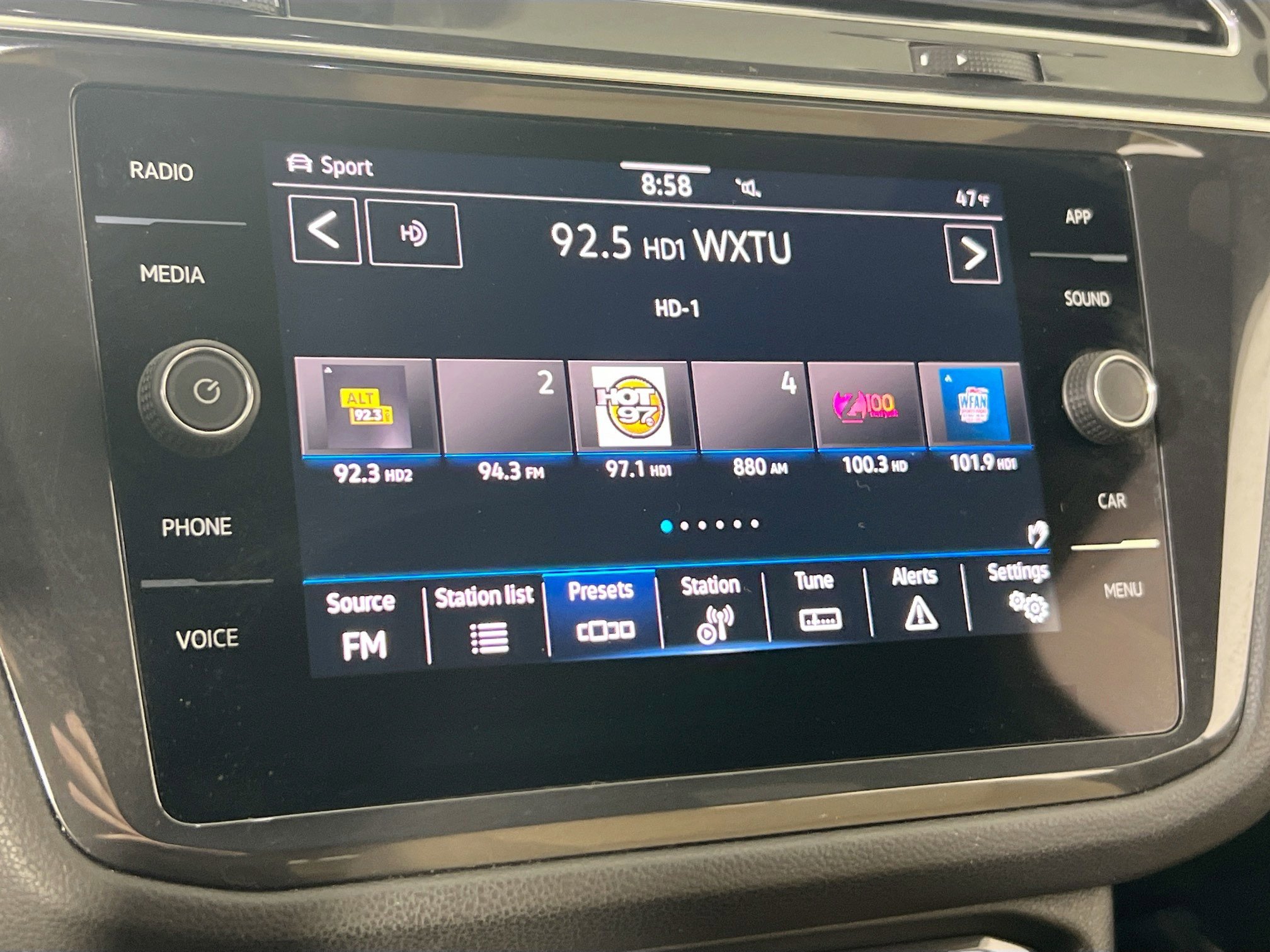 Used 2022 Volkswagen Tiguan SE AWD/4WD image 14