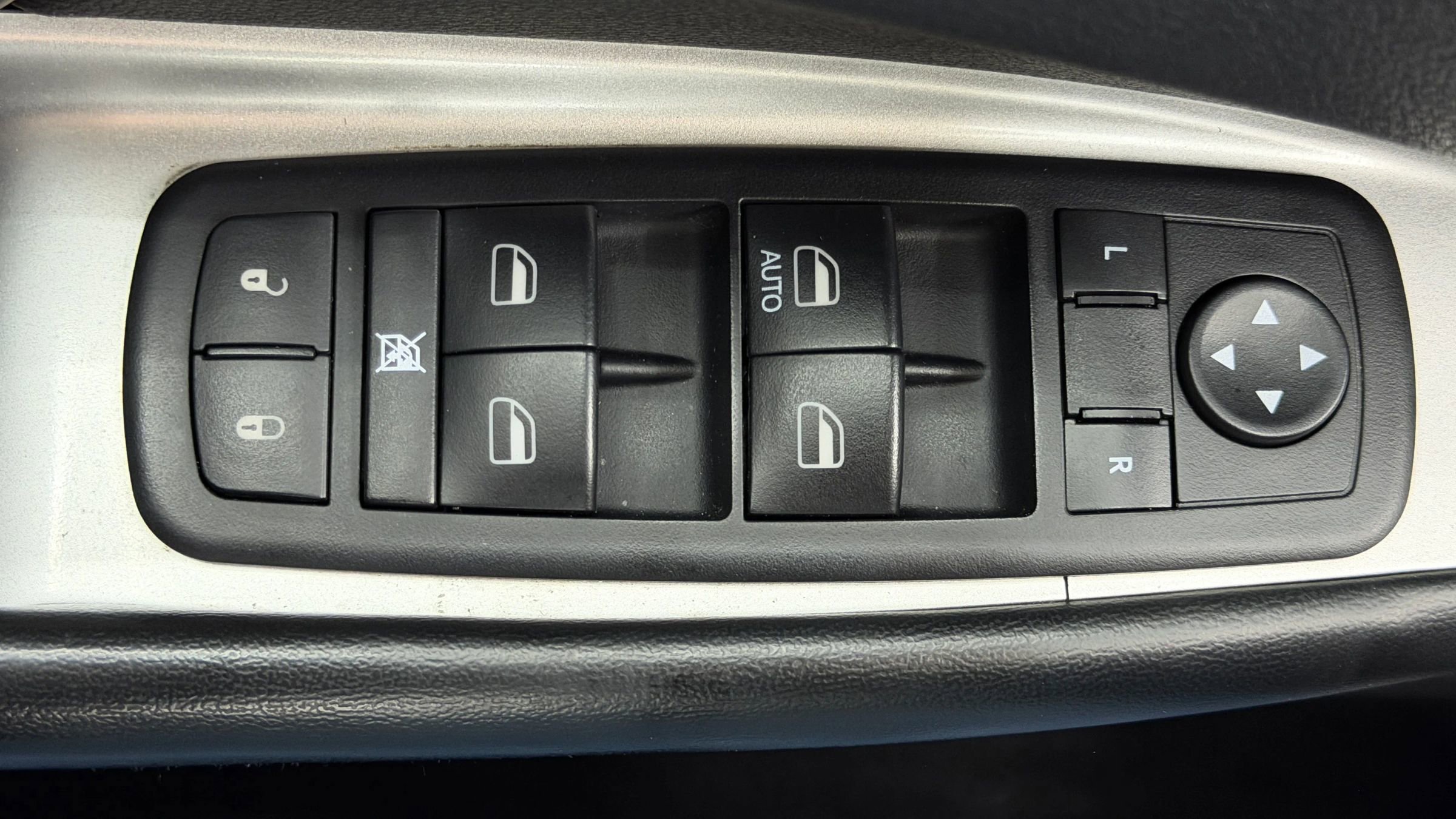 Used 2015 Dodge Journey SXT w/ Flexible Seating Group image 21