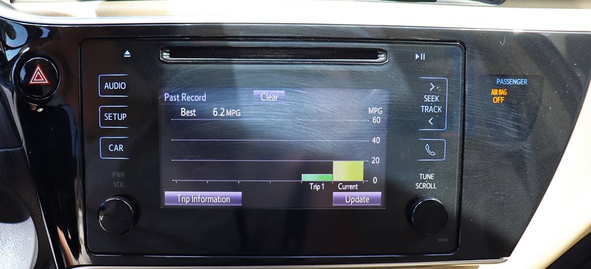 Used 2018 Toyota Corolla LE w/ Carpet Mat Package (TMS) FWD image 46