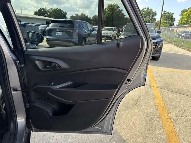 Used 2025 Chevrolet Trax LT w/ LT Convenience Package FWD image 26