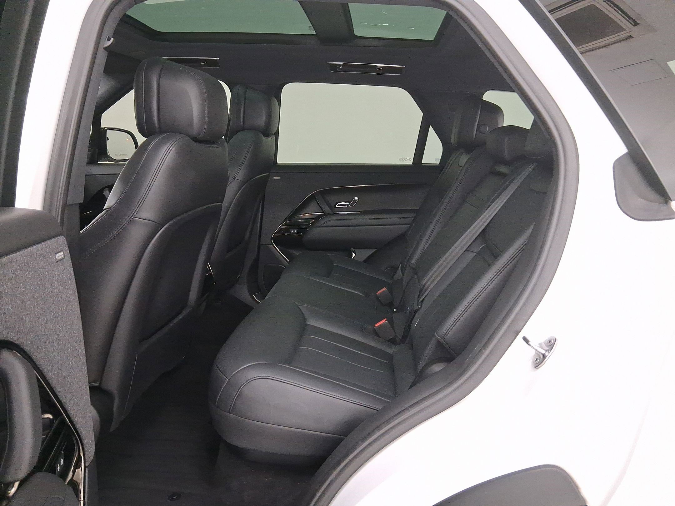 Used 2023 Land Rover Range Rover Sport SE Dynamic image 13