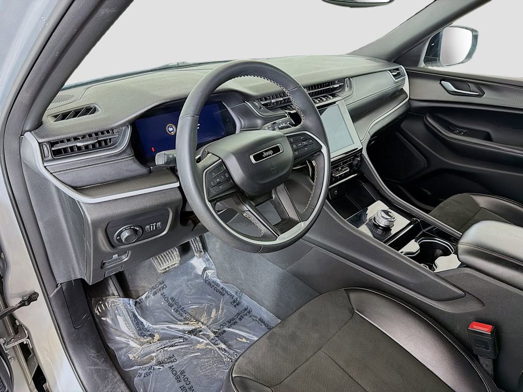 Used 2023 Jeep Grand Cherokee L Laredo image 18