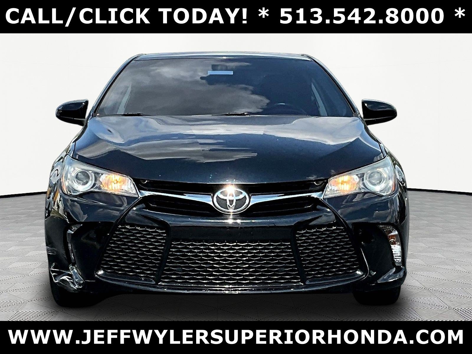 Used 2015 Toyota Camry SE w/ Moonroof Package FWD image 2