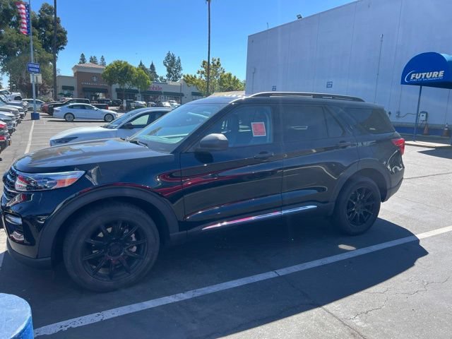 Used 2023 Ford Explorer XLT w/ Equipment Group 202A AWD/4WD image 6