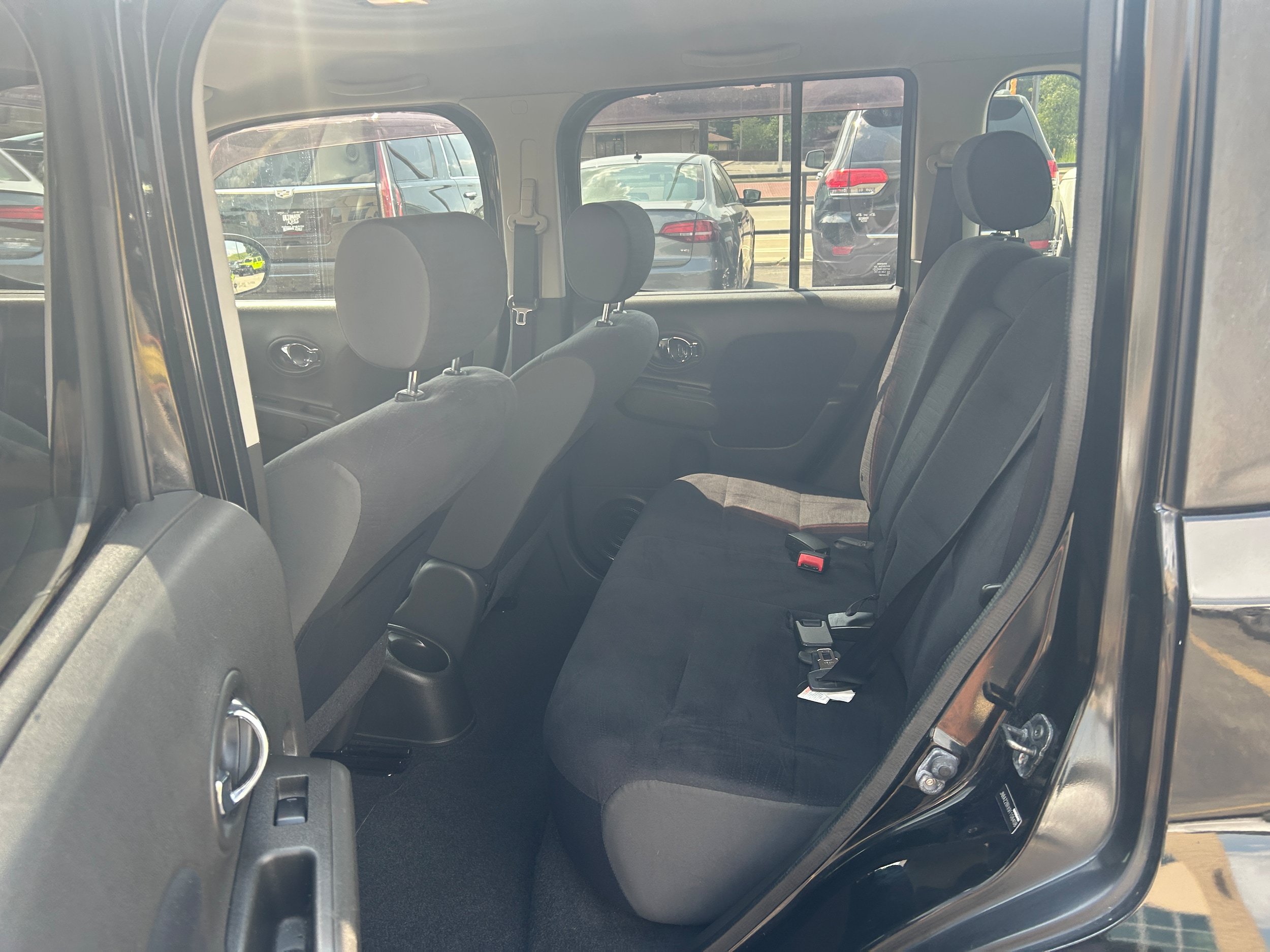 Used 2009 Nissan Cube 1.8 SL w/ Interior Designer Pkg FWD image 6