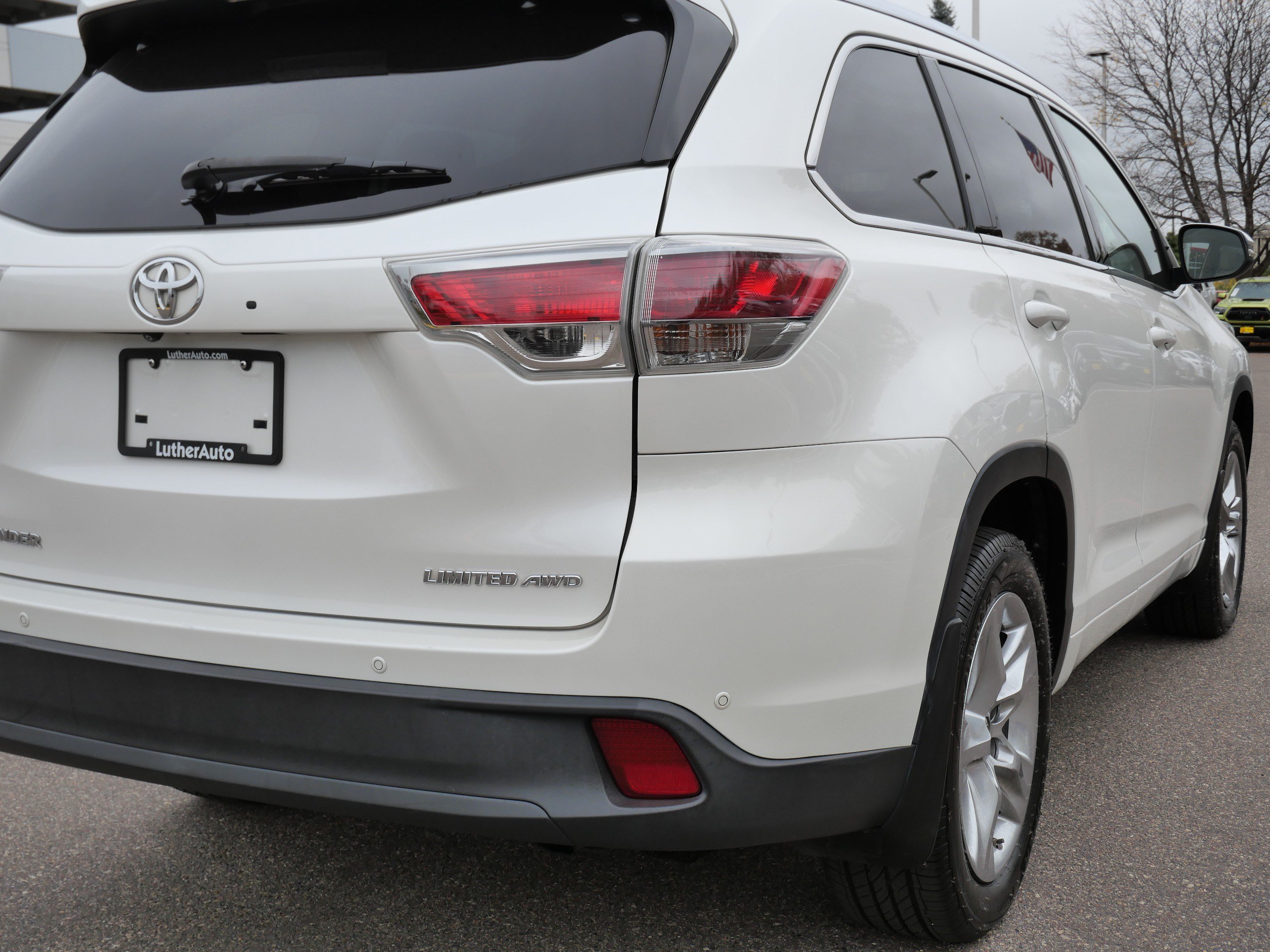Used 2015 Toyota Highlander Limited Platinum AWD/4WD image 17