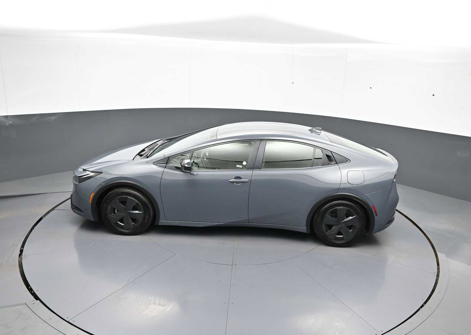 Certified 2025 Toyota Prius LE FWD image 40