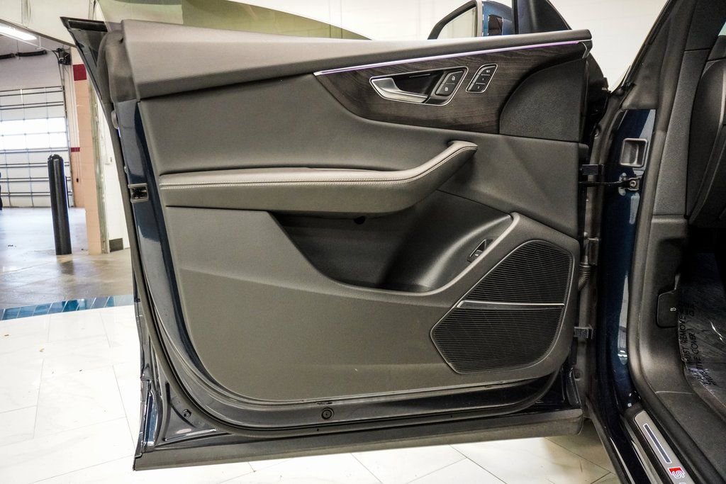 Used 2023 Audi Q8 Prestige w/ Prestige Package image 21