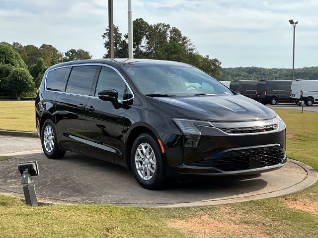New 2027 Chrysler Pacifica Select FWD image 9