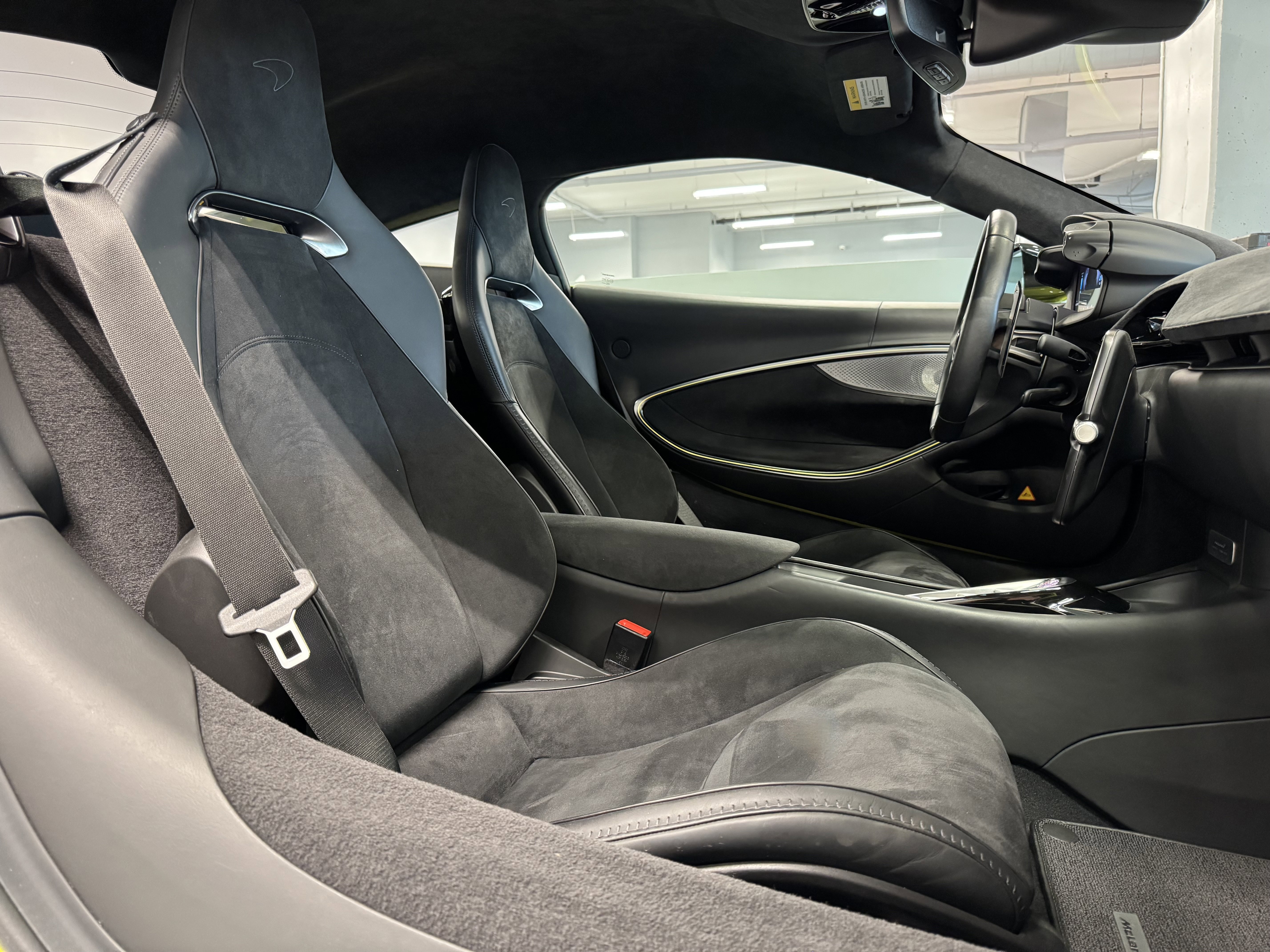 Used 2023 McLaren Artura image 14