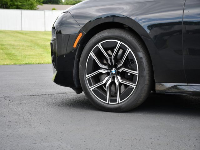 Used 2025 BMW 740i xDrive w/ Executive Package AWD/4WD image 12