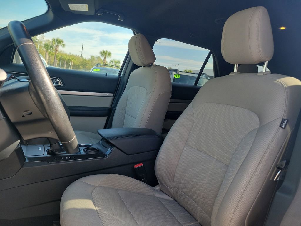 Used 2018 Ford Explorer XLT image 18
