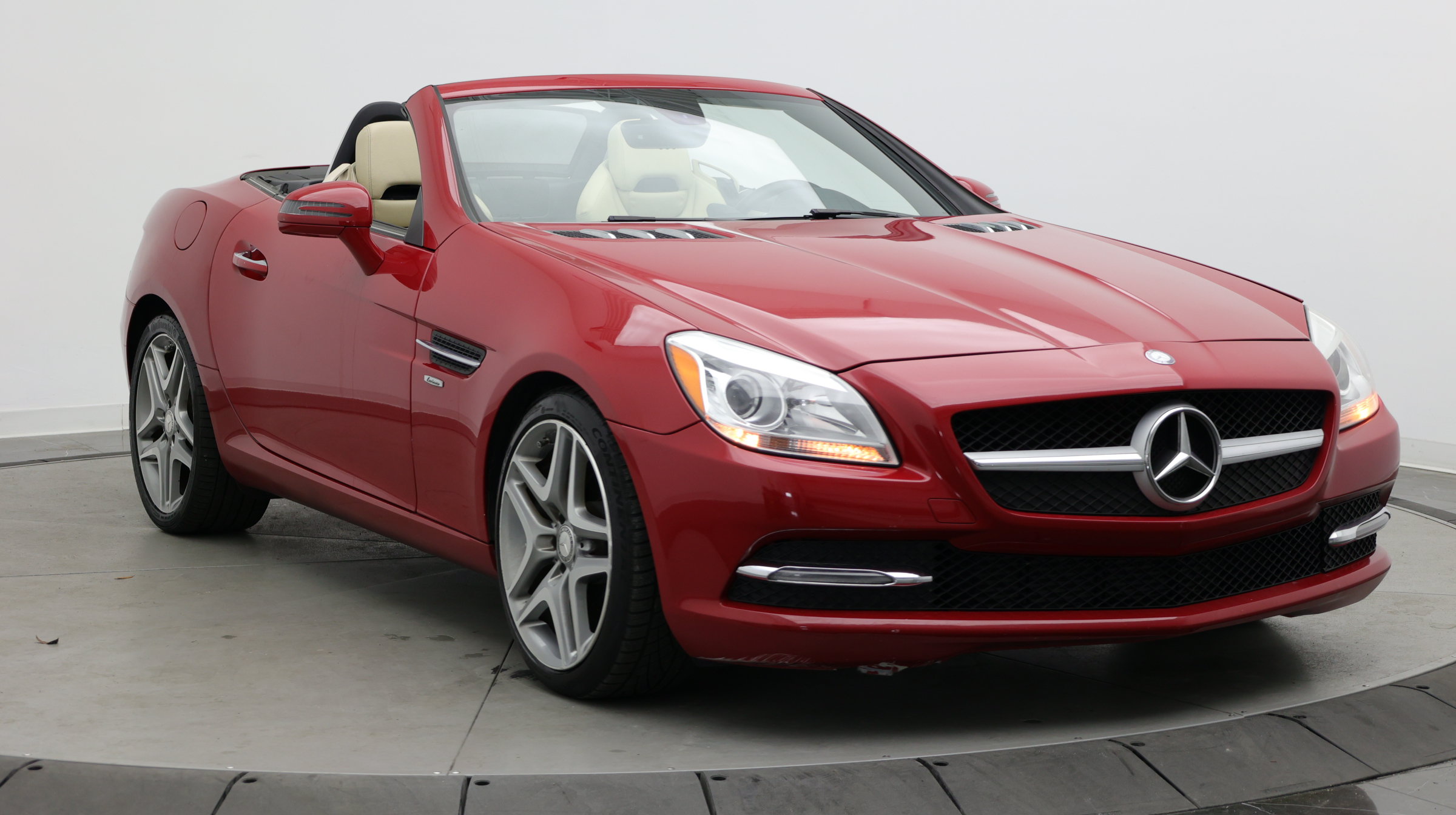 Used 2015 Mercedes-Benz SLK 250 image 3