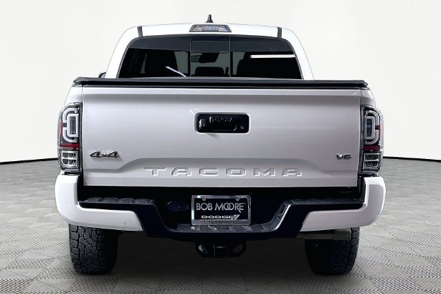Used 2022 Toyota Tacoma SR5 w/ Technology Package AWD/4WD image 5