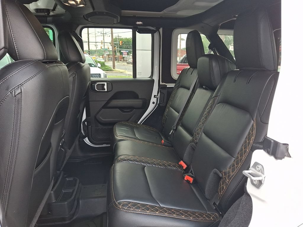 Used 2022 Jeep Wrangler Unlimited Sahara AWD/4WD image 14